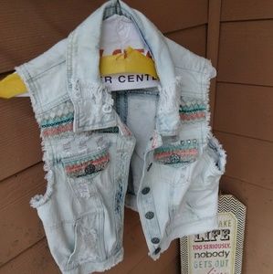 Cropped Denim Frayed Vest, will trade